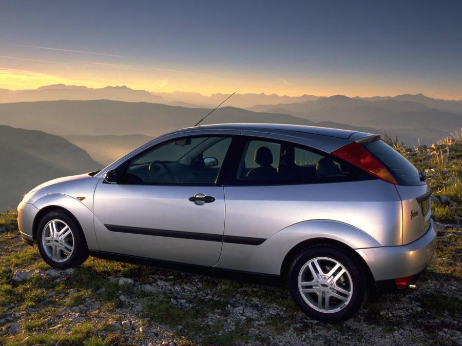  Ford Focus 3-Door 1998 года  (фото 14 из 21)